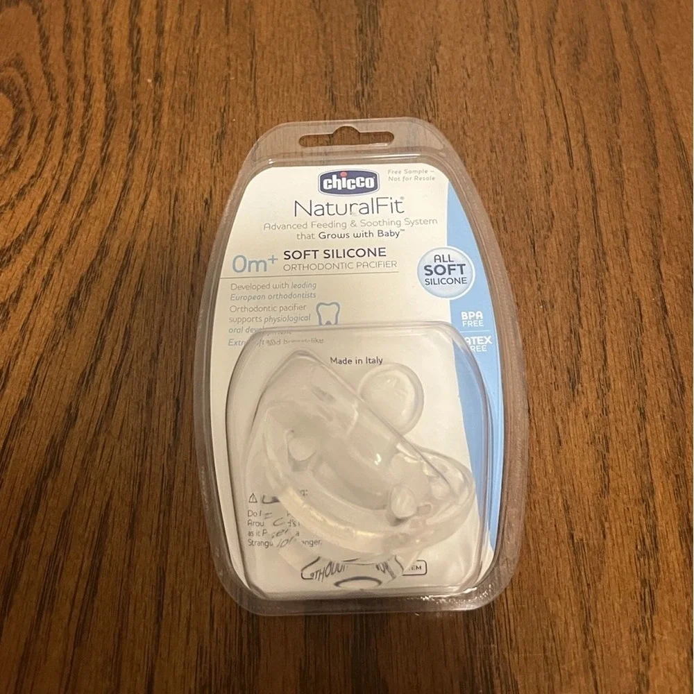 Chicco Natural Fit - Soft Silicone Orthodontic Pacifier (Clear)‎ 0m+ New